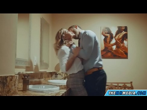 ❤️ Бүкіл аққұба сізді қоғамдық дәретханада азғырғанда ❤️❌ Сандық видео бізде kk.virtsextor.ru ☑